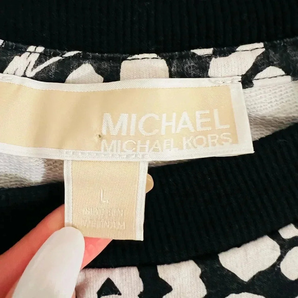 🔥Michael Kors Sweatshirt Top🔥 - Picture 7 of 7